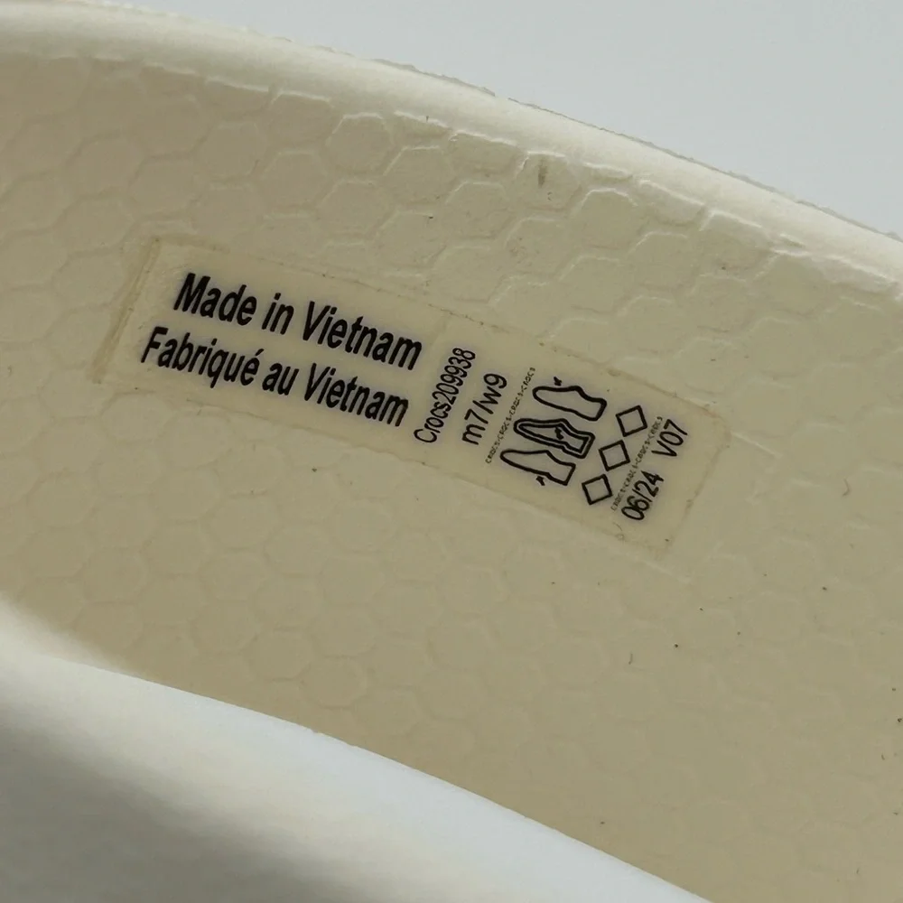 Crocs Women’s Platform Sandals Size 9 White Black Chunky Comfort New With Tag